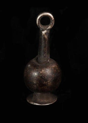 Oude Egypte, Nieuwe rijk Zilver Poppy Amulet (Zonder