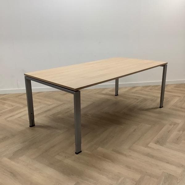 Vario verstelbaar bureau / tafel, (bxd) 200x100 cm, Licht, Huis en Inrichting, Bureaus, Gebruikt, In hoogte verstelbaar, Ophalen of Verzenden