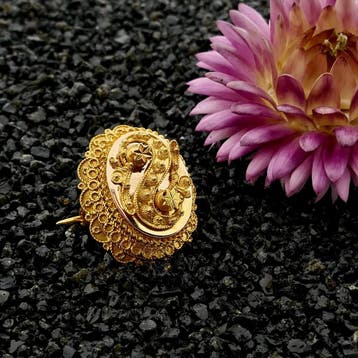 Antiek gouden broche van een mutsenbel, Ophalen of Verzenden, Gebruikt, Goud, Goud
