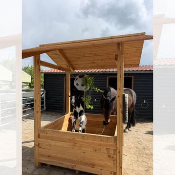 Slowfeeder houten hooihuisje voor paarden – geleverd en, Ophalen of Verzenden, Nieuw