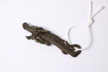 Koper - Klein koperen draak-ornament met wit koord -