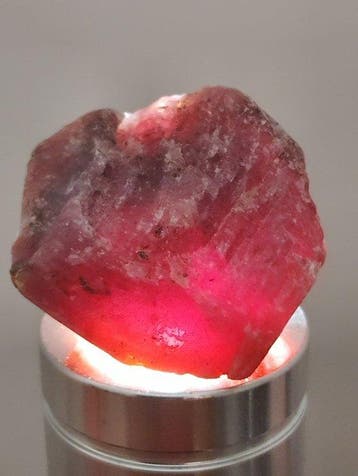 Robijn Ruw - Hoogte: 3.5 cm - Breedte: 3 cm- 33.63 g - (1)