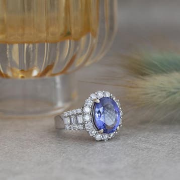 Witgouden entourage ring met tanzaniet en diamant 18 krt, Verzenden, Zo goed als nieuw, Goud
