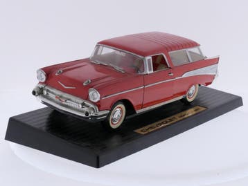 Schaal 1:18 Road Tough 92088 Chevrolet Nomad 1957 #9233, Ophalen of Verzenden, Gebruikt