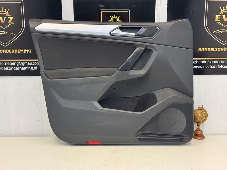 VW Tiguan portier bekleding 4-deurs links voor bj.2022, Auto-onderdelen, Interieur en Bekleding, Gebruikt, Volkswagen
