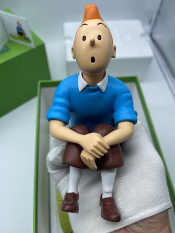 Statuette Moulinsart 47001 - Tintin assis dans lherbe - 1, Boeken, Nieuw