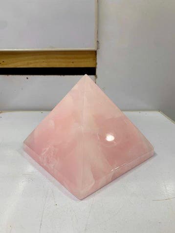 Roze mangano-kalciet - UV-reaktief Piramide - Hoogte: 14 cm