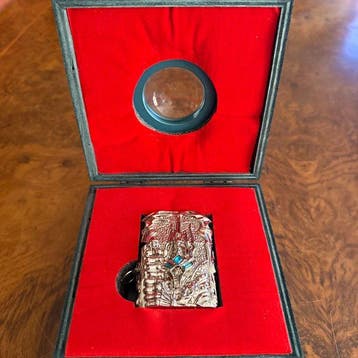 Zippo - Zippo Plated Gothic Skulls - Aansteker - Messing,, Verzamelen, Nieuw