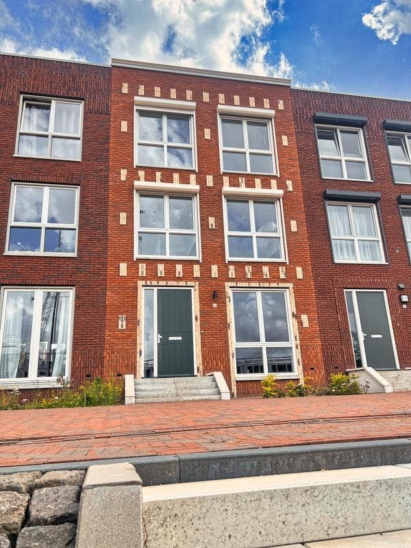 Huis te huur aan Sluiskade in Spijkenisse, Huizen en Kamers, Huizen te huur, Zuid-Holland, (Studenten)kamer