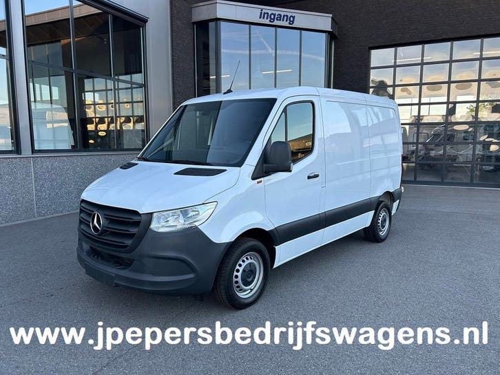 Zakelijke Lease |  Mercedes-Benz Sprinter 215 CDI L1 H1 / Tr, Auto's, Bestelauto's, Onderhoudsboekje, Lease, Zwart, Handgeschakeld