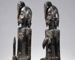 Een houten beeld. - Senufo - Ivoorkust, Antiek en Kunst