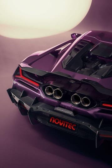 Dit betreft een Lamborghini Revuelto Novitec carbon diffuser, Auto diversen, Tuning en Styling, Verzenden