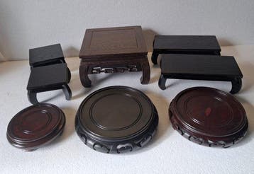 Standaard - Hout, 8 hardhouten , displays , stands ,