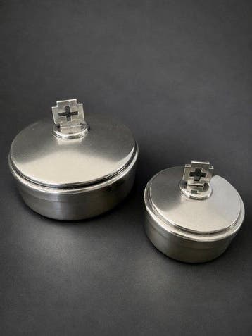 Set van 2 liturgische pyxides (2) - Zilverkleurig metaal -