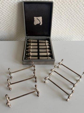Ensemble de 12 porte-couteaux de table anciens en métal