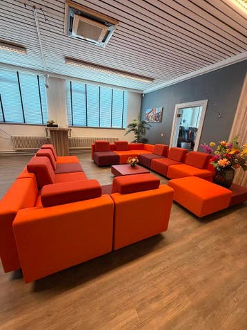 Moduplus modulaire zithoek | 12 zittingen + 2 tafels, Werkplek, Ophalen, Gebruikt