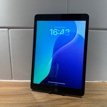 Apple iPad (8th Generation) 32GB Wifi - Mobiele telefoon, Spelcomputers en Games, Nieuw