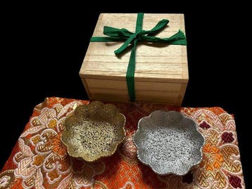 Set of 2 Japanese Stoneware Small Plates with Gold and