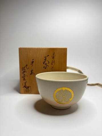 Japanse Kyo Ware Chawan door Shiun () – Gouden Mitsuba