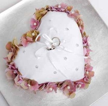 Kussen Wit Trouwringkussen 20 cm Hart Diamantjes, Hobby en Vrije tijd, Ophalen of Verzenden, Nieuw