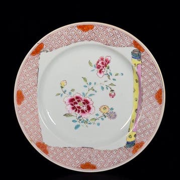 Bord - Assiette Famille Rose à décor de pivoines et dun, Antiek en Kunst