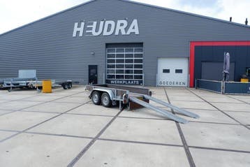 Gebruikte Hoka oprijwagen/bakwagen 2700kg 295x130cm, Gebruikt