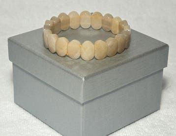 Armband van natuurlijke perzikaventurijn uit Brazilië. Hoge