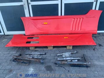 Sideskirt Set Mercedes Actros MP4 A 960 520 82 55, Ophalen, Gebruikt, Mercedes-Benz, Carrosserie en Plaatwerk