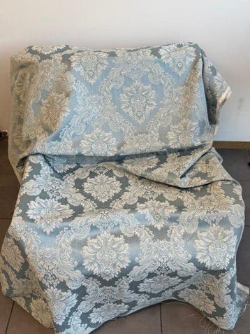 Meubelstof 3,00 x 2,80 m – damast in poederblauw en ivoor –