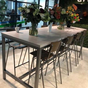 (MDK-104988) Kwadrant hoge sta-tafel met betonlook tafelblad, Huis en Inrichting, Ophalen of Verzenden, Nieuw
