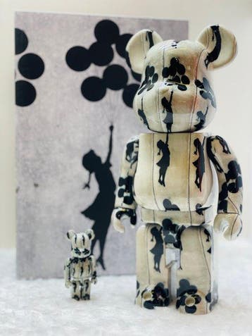 Medicom Toy - BE@RBRICK 400% & 100% Banksy & Brandalism Girl, Antiek en Kunst