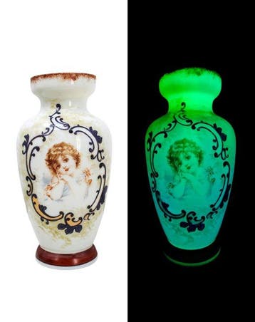 Vase XlX ème Bohème opaline uranifère - Vaas - Uraniumglas, Antiek en Kunst