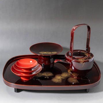 Japans lakwerk Toso-set (Tosoki) met gouden maki-e in