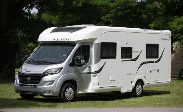 4 pers. Fleurette camper huren in Heerlen? Vanaf € 159 p.d., Caravans en Kamperen, Verhuur