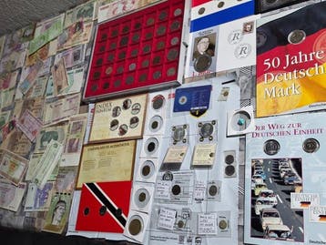 Wereld. Collezione con monete in oro e monete in argento, Postzegels en Munten