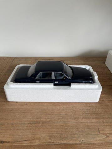 Otto Mobile 1:18 - Modelauto - Toyota Century V12 Stance, Nieuw