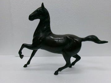 Het paard van het product gemaakt van ijzer