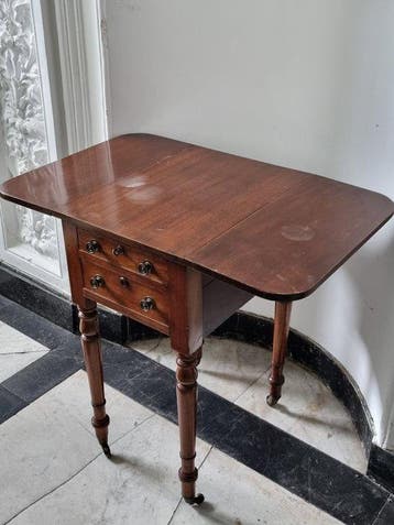 Antiker Pembroke Table – Klapptisch mit Schubladen –