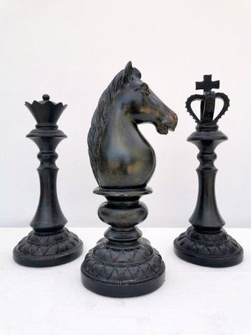 Beeld, 3 schaakstukken - 33 cm - Hars