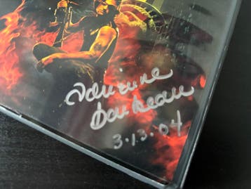 DVD Escape from New York gesigneerd door Maggie, Ophalen of Verzenden, Nieuw, Overige typen, Gesigneerd