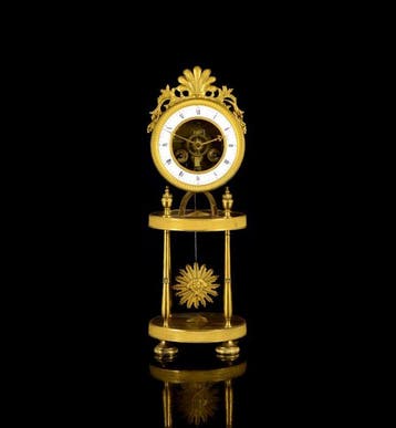 Skeletklok Directoire Ormolu (kwikverguld brons), zijde