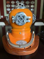 Duikhelm - DIVING HELMET AND LAMP - Staal, Emaille, Messing,