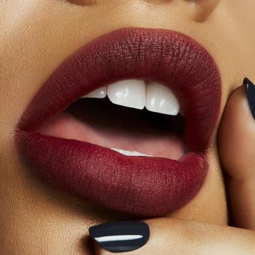 MAC Cosmetics Powder Kiss Pretty Pleats! Liquid Lipstick -, Ophalen of Verzenden, Nieuw, Lippen, Make-up