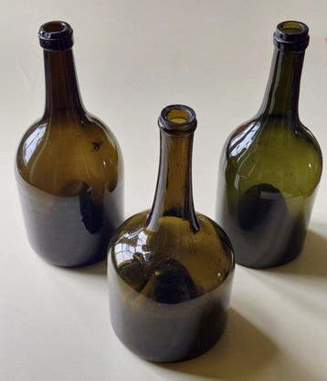 Fles (3) - Glas - 18e eeuwse glazen flessen