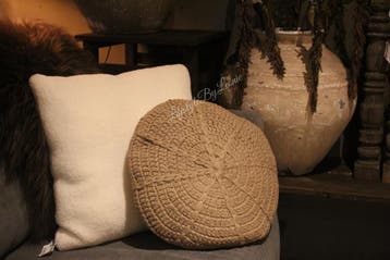 Kussen gehaakt Dora bruin 45 cm, Huis en Inrichting, Ophalen of Verzenden, Nieuw