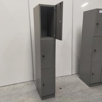 3-deurs grijze metalen locker - 186x30x50 cm, Ophalen of Verzenden, Nieuw