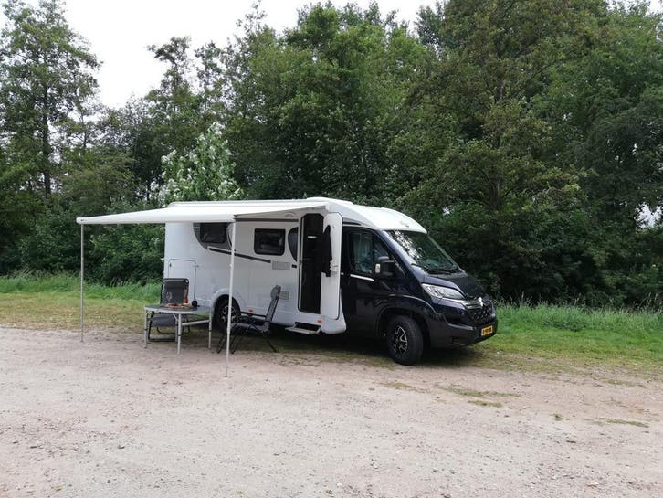 Nette Carado V339 Europa 15 Edition., Caravans en Kamperen, Campers, Cassettetoilet, Airconditioning, Audio installatie, Boiler