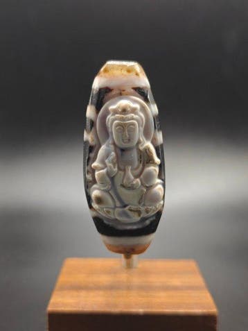 Oude Guanyin op Tibetaans ÉénoogDzi - Hoogte: 50.78 mm -