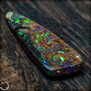 Natuurlijke AAA+++ Boulder Opal gepolijst 6,05ct- 1.21 g