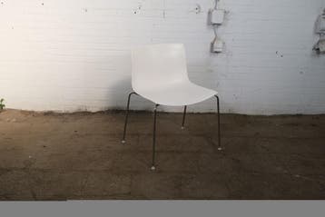 Moderne Arper Catifa kantinestoelen, witte kuip, chroom fram, Verzenden, Gebruikt